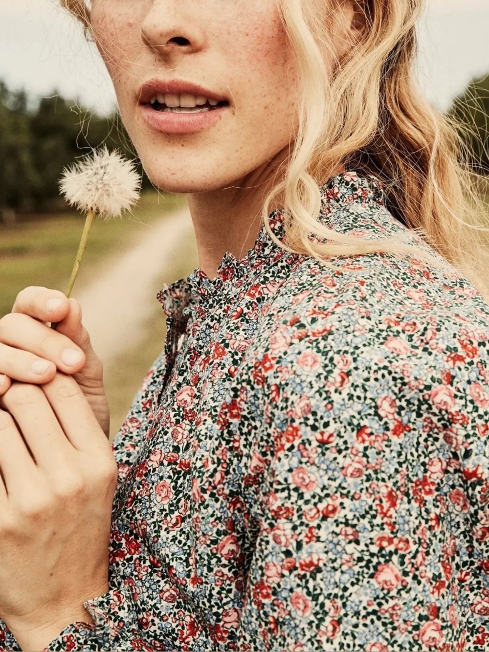 DÔEN Swan Top Size Small in White Petit Jardin Floral Cotton Button Down Shirt - Picture 13 of 16